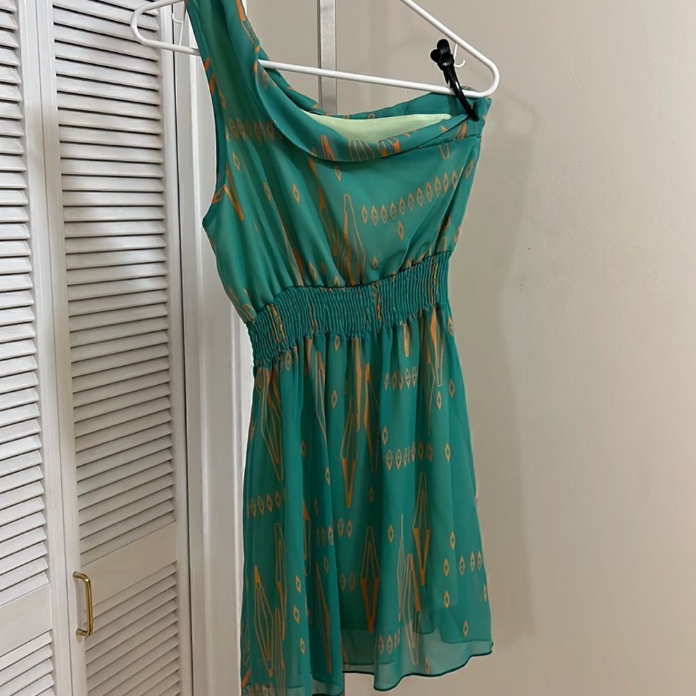 FINAL Touch Dress - Picture 7 of 8